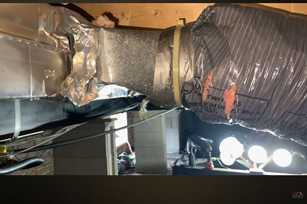 Ducts in Contact with the Ground